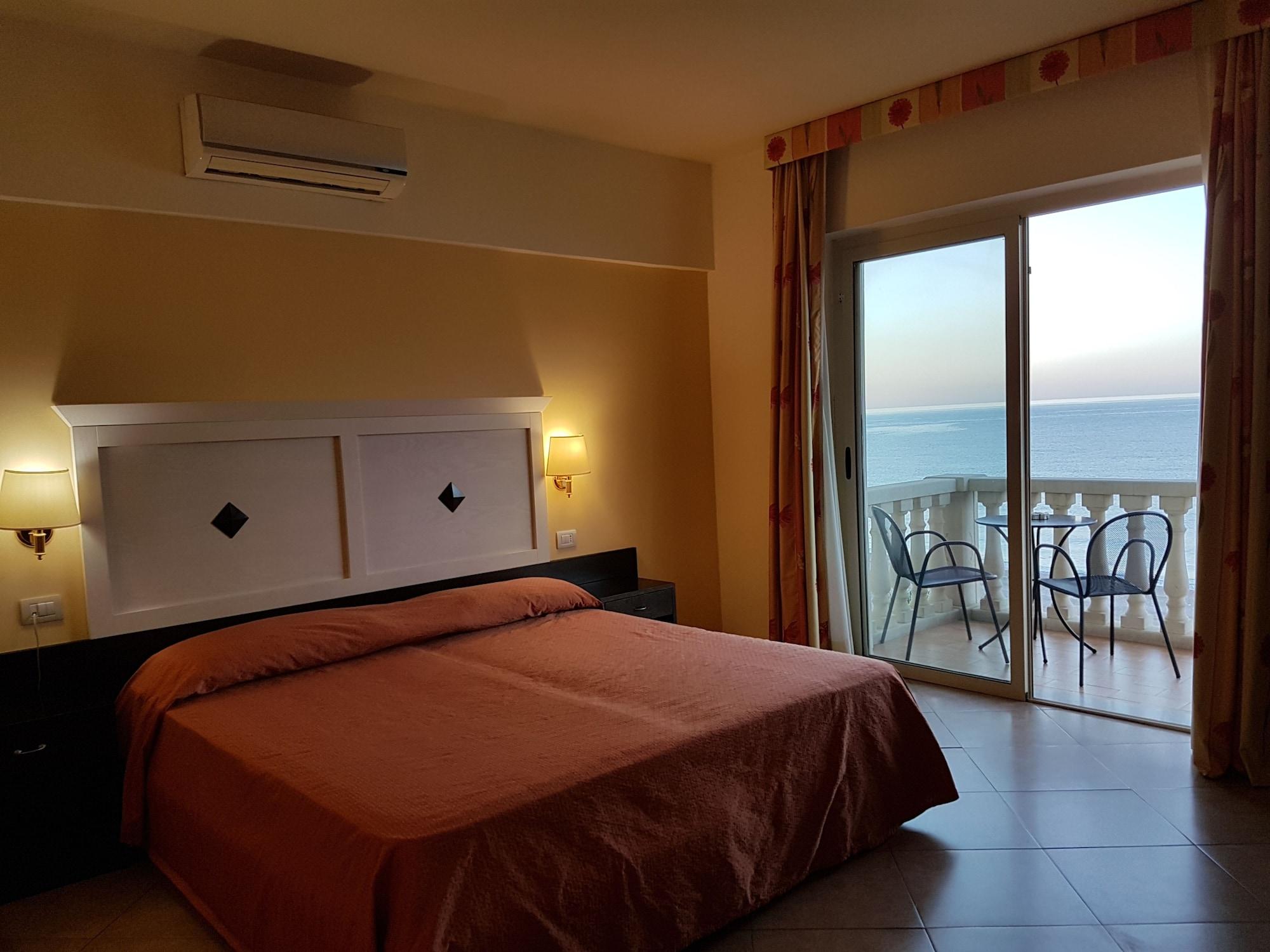 Hotel Orizzonte Letojanni Kültér fotó