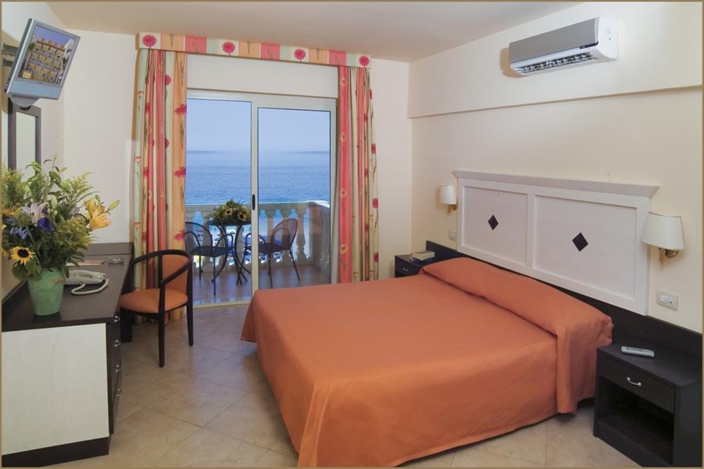 Hotel Orizzonte Letojanni Kültér fotó